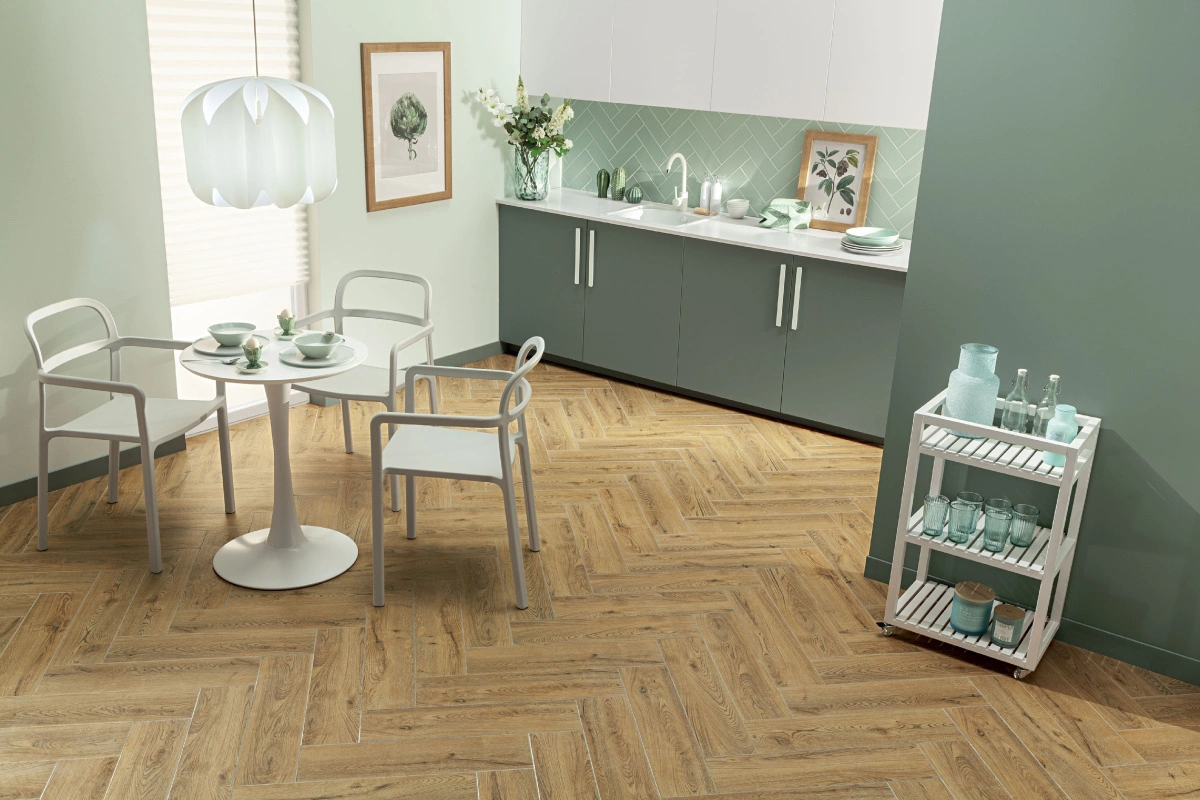 Tubądzin Domino Cobro Brown – ciepło drewna w nowoczesnej kuchni